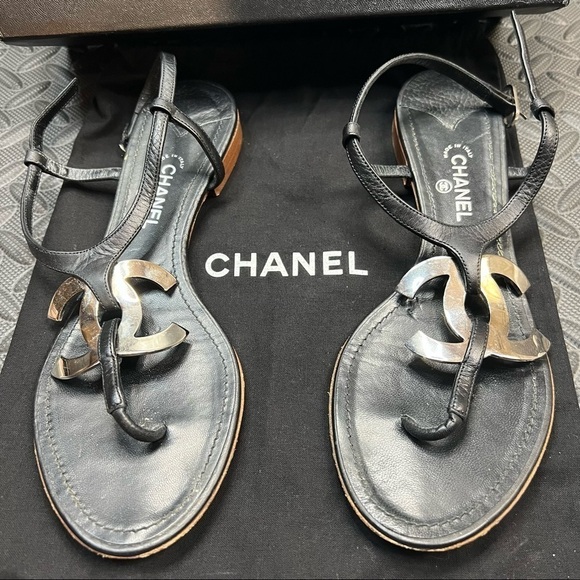 Chanel | Logo sandals - Picture 1 of 13